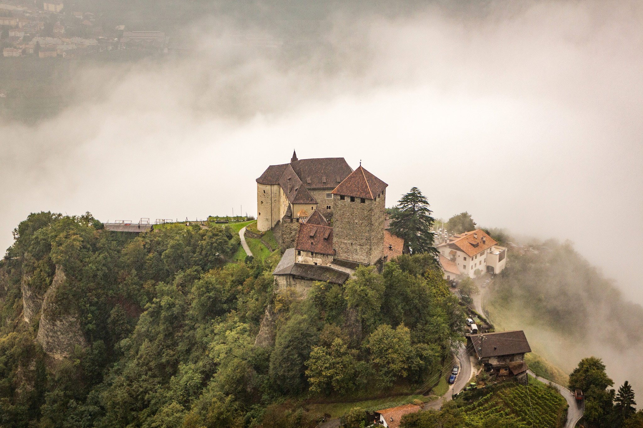 Castel Tirolo (Schloss Tirol)